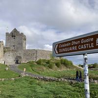 Signage pointing towards Dunguaire Castle