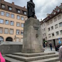 Albrecht Dürer Denkmal (Albrecht Dürer Monument)<br /><br />
